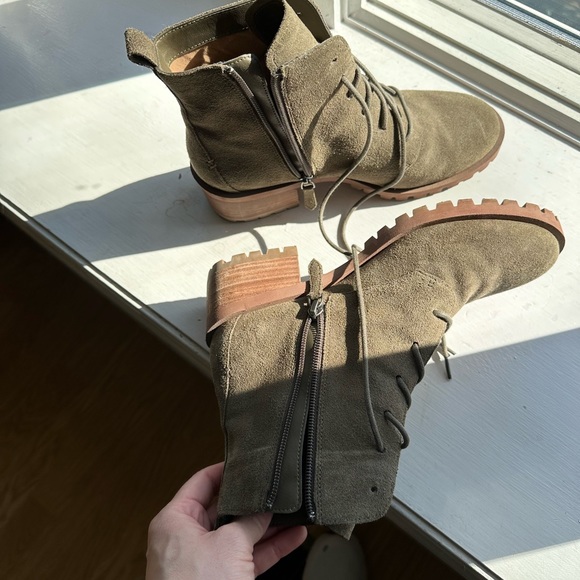 Woman’s Caslon Side-Zip Booties 🤍 - Picture 2 of 5